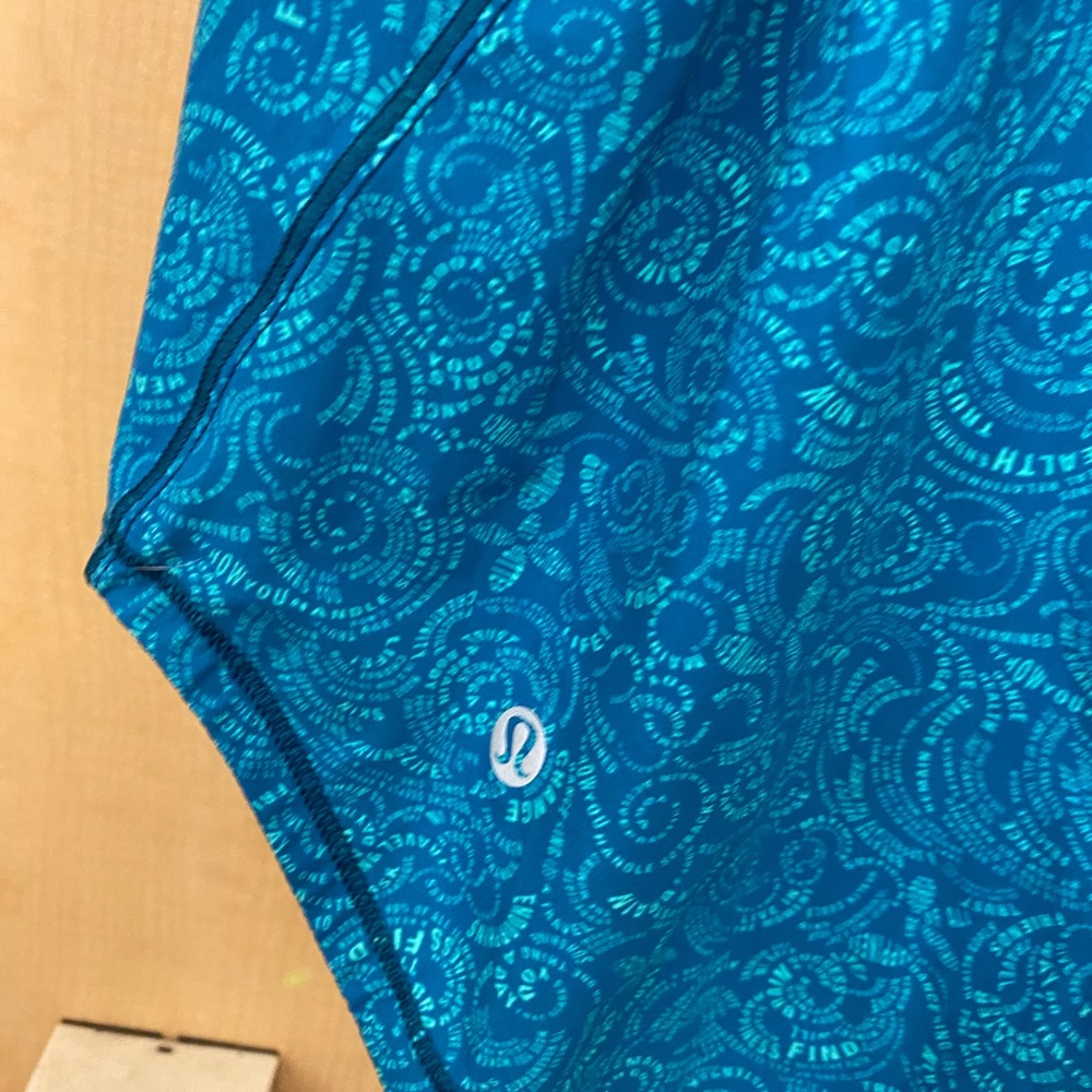 Lululemon - Picture 4 of 6